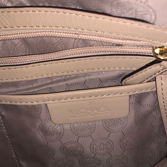 Michael Kors Handbag - Picture 2 of 5